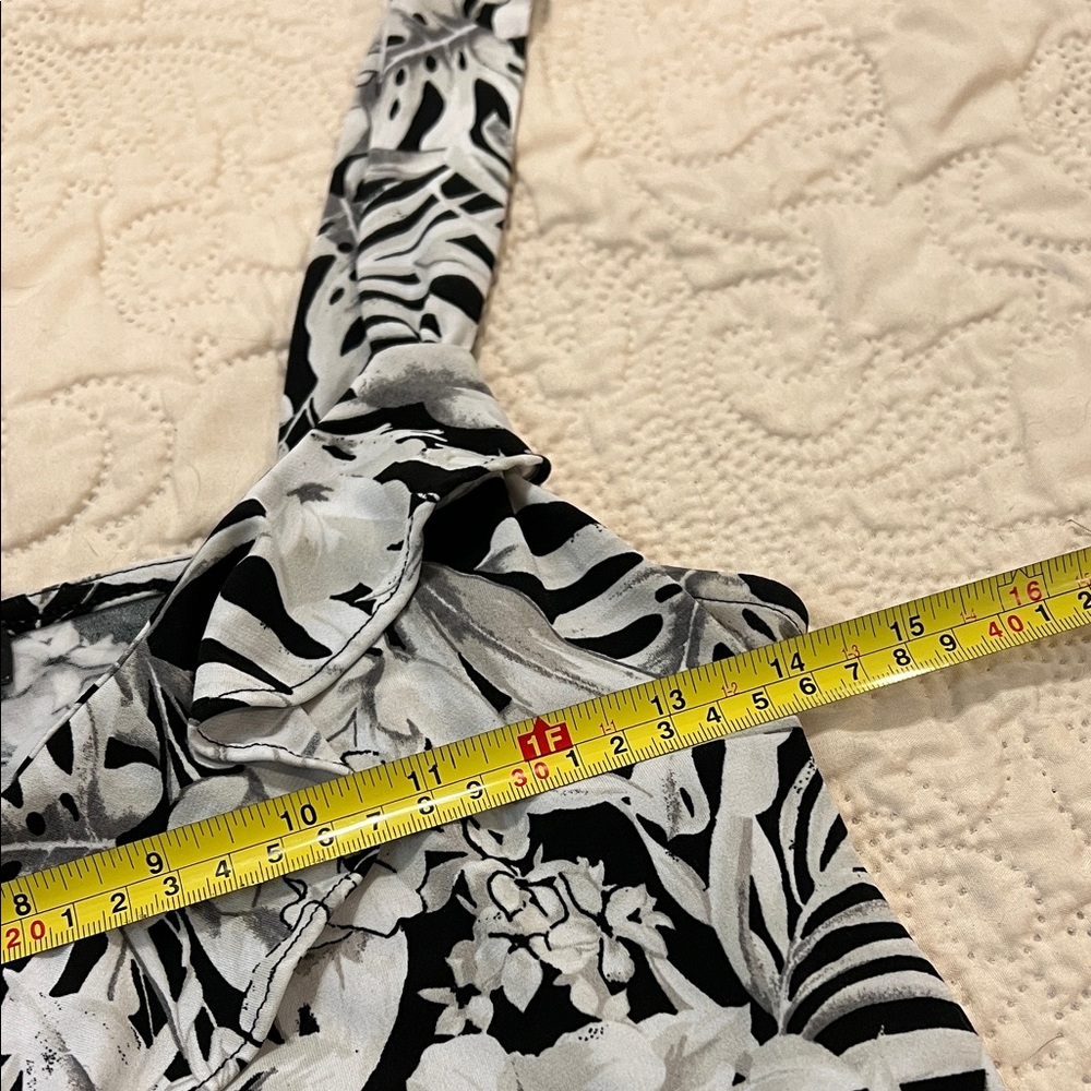 White House Black Market Black & White Floral Tank Top | Tropical Print | Size L - Picture 7 of 8